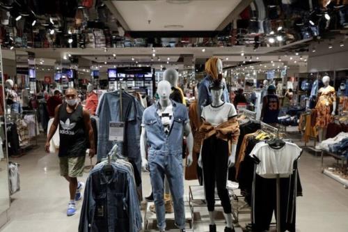 منسوجات، پوشاک و کفش عامل سقوط خرده فروشی در برزیل