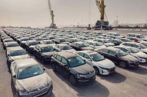 واردکنندگان خودرو خواهان ممانعت از توقف واردات شدند