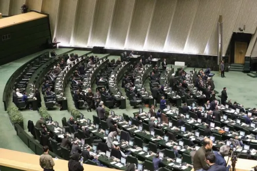 نمایندگان درباره ی تعیین میزان حقوق گمرکی خودرو و قیمت ارز کالاها چه گفتند؟